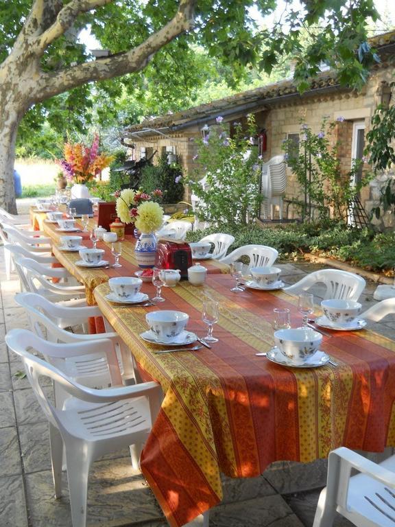 Bed and Breakfast Mas Des Vertes Rives Châteauneuf-de-Gadagne Exterior foto