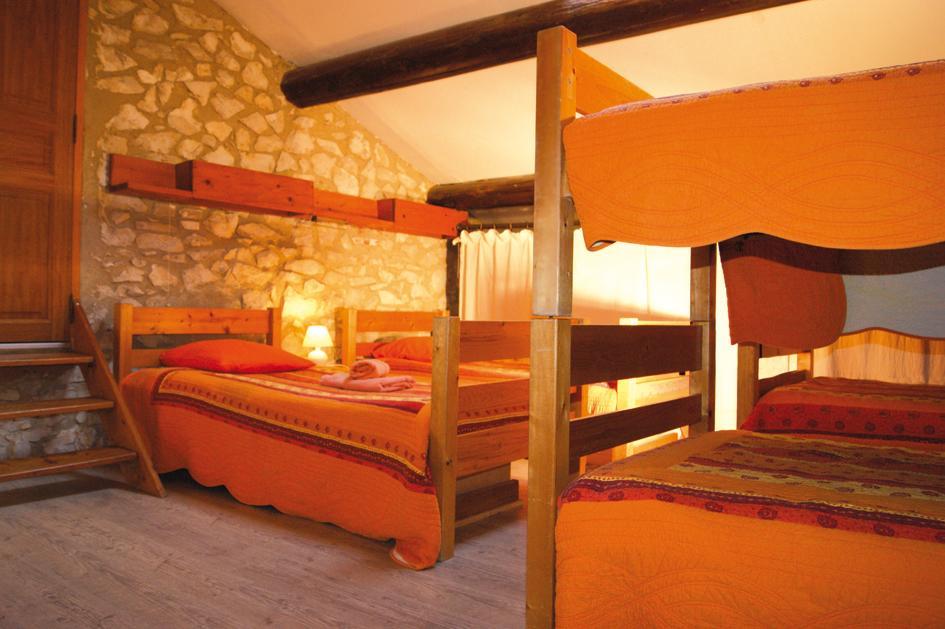 Bed and Breakfast Mas Des Vertes Rives Châteauneuf-de-Gadagne Exterior foto